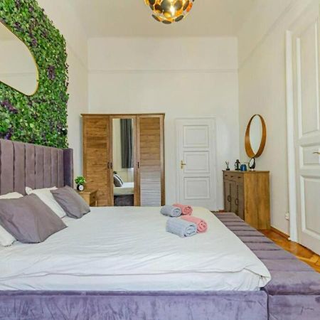 Luxury Apartment By The Famous Vaci Street Budapest Extérieur photo