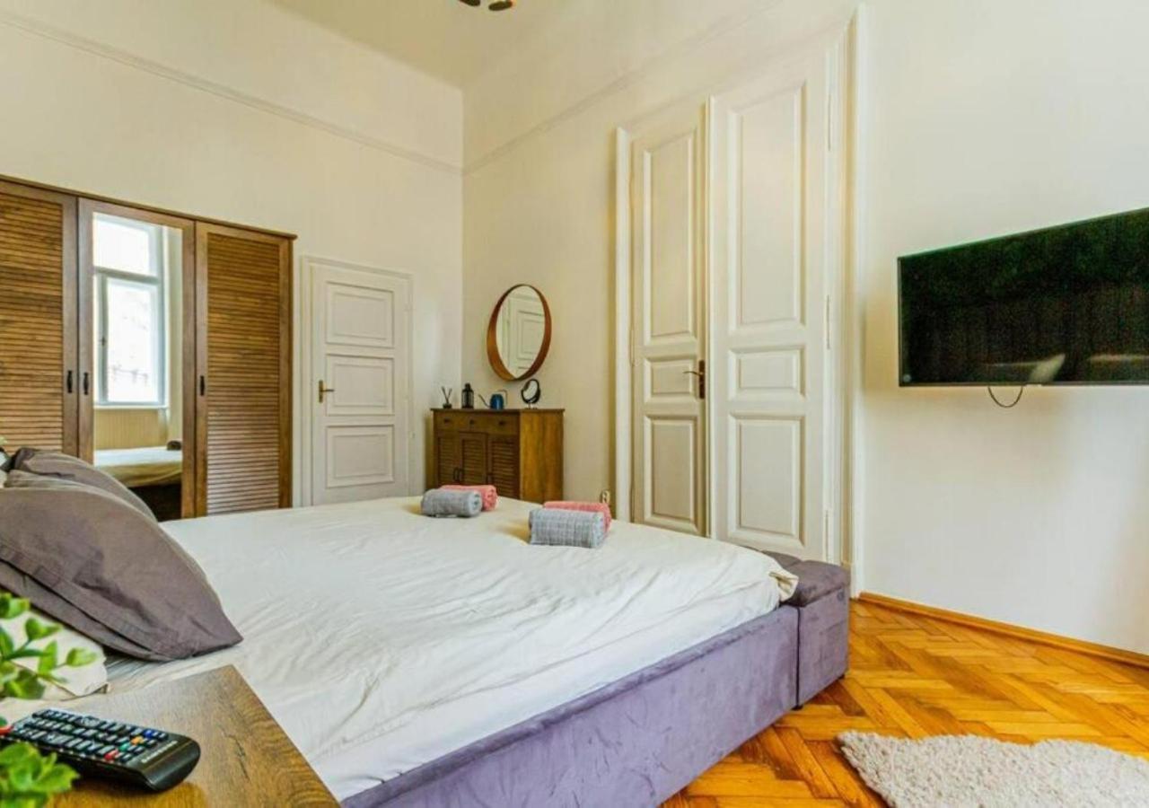 Luxury Apartment By The Famous Vaci Street Budapest Extérieur photo